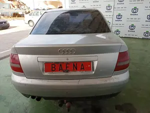 AUDI A4 BERLINA (B5) foto 4