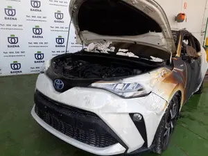TOYOTA C-HR (X10) foto 2
