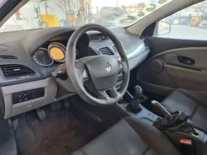RENAULT MEGANE III BERLINA 5P foto 2