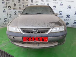 OPEL VECTRA B BERLINA foto 1
