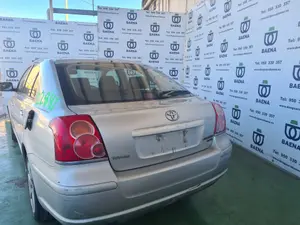TOYOTA AVENSIS BERLINA (T25) foto 3