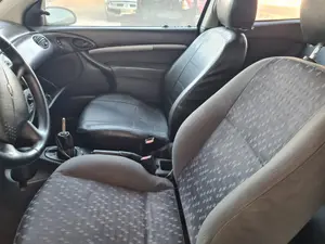 FORD FOCUS BERLINA (CAK) foto 6