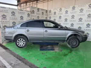 VOLKSWAGEN PASSAT BERLINA (3B3) foto 6