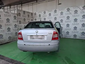 SKODA OCTAVIA BERLINA (1U2) foto 4