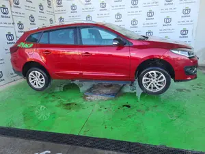 RENAULT MEGANE III BERLINA 5P foto 2