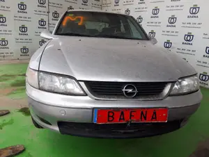 OPEL VECTRA B BERLINA foto 1