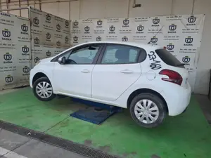 PEUGEOT 208 foto 7