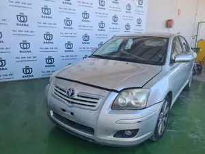 TOYOTA AVENSIS BERLINA (T25) foto 2