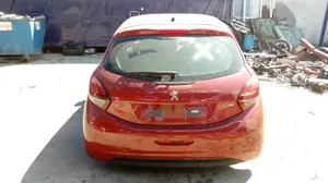PEUGEOT 208 foto 3