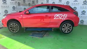 OPEL ASTRA H GTC foto 4