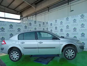 RENAULT MEGANE II BERLINA 5P foto 4