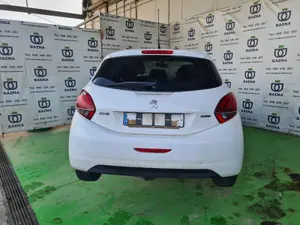 PEUGEOT 208 foto 4