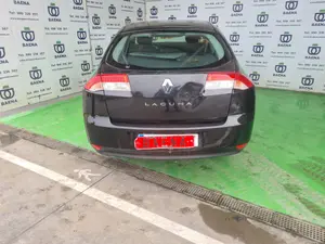 RENAULT LAGUNA III BERLINA foto 2