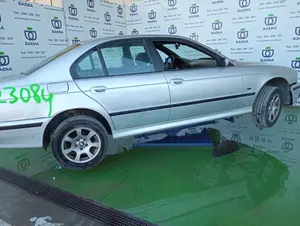 BMW SERIE 5 BERLINA (E39) foto 2