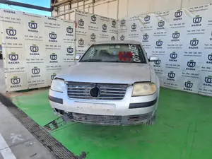 VOLKSWAGEN PASSAT BERLINA (3B3) foto 1