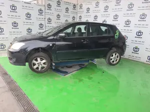 TOYOTA COROLLA (E12) foto 2