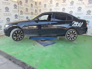 BMW SERIE 3 BERLINA (E90) foto 2