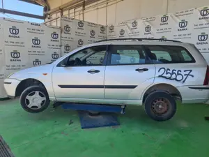 FORD FOCUS BERLINA (CAK) foto 3