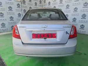CHEVROLET NUBIRA BERLINA foto 2