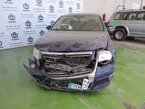 VOLKSWAGEN PASSAT BERLINA (3C2) foto 2