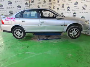 OPEL VECTRA B BERLINA foto 3