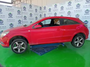 OPEL ASTRA H GTC foto 1