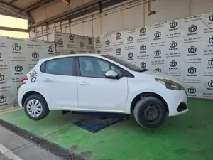 PEUGEOT 208 foto 2