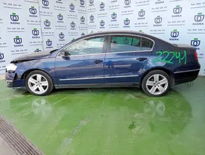 VOLKSWAGEN PASSAT BERLINA (3C2) foto 1