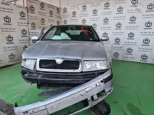 SKODA OCTAVIA BERLINA (1U2) foto 1