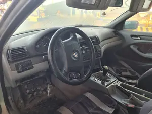 BMW SERIE 3 BERLINA (E46) foto 5