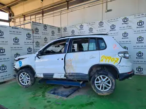 VOLKSWAGEN TIGUAN (5N1) foto 3