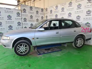 OPEL VECTRA B BERLINA foto 2
