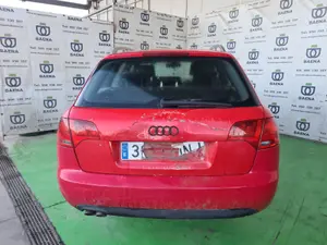 AUDI A4 AVANT (8E) foto 2