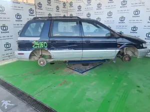 MITSUBISHI SPACE WAGON (N30/N40) foto 4