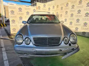 MERCEDES-BENZ CLASE E (BM 210) BERLINA foto 1