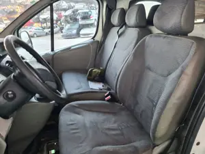 RENAULT TRAFIC II COMBI foto 2