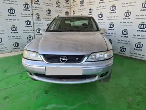 OPEL VECTRA B BERLINA foto 1