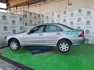 MERCEDES-BENZ CLASE C (BM 203) BERLINA foto 4