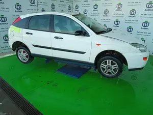 FORD FOCUS BERLINA (CAK) foto 1