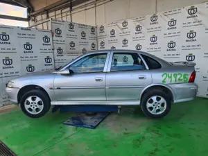 OPEL VECTRA B BERLINA foto 6