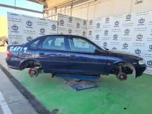OPEL VECTRA B BERLINA foto 5