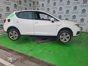 SEAT IBIZA BERLINA (6J5) foto 2
