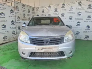 DACIA SANDERO foto 1