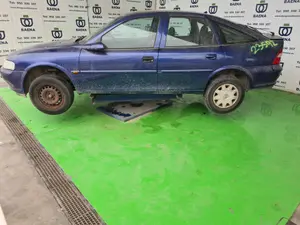 OPEL VECTRA B BERLINA foto 1