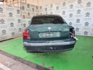 VOLKSWAGEN PASSAT BERLINA (3B2) foto 7