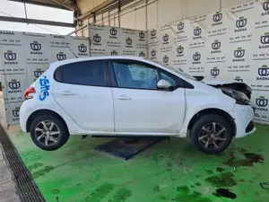 PEUGEOT 208 foto 5