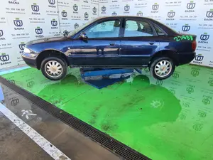 AUDI A4 AVANT (B5) foto 1