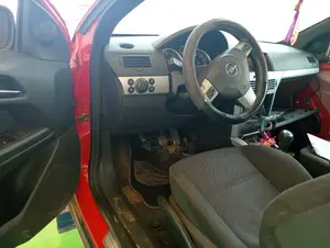 OPEL ASTRA H GTC foto 4