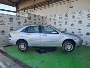 FORD FOCUS BERLINA (CAK) foto 6
