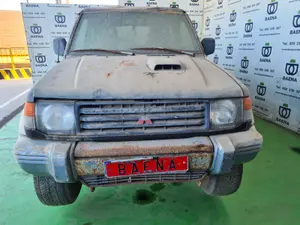 MITSUBISHI MONTERO (L040) foto 1